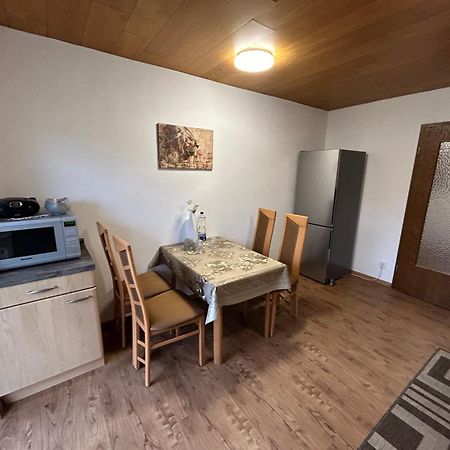 Ferien- Und Monteurwohnung Zum Waldblick Bagian luar foto